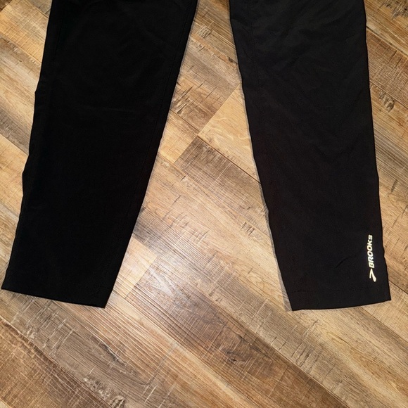 BROOKS Women’s Black Ankle Jogger Style Running Pants Reflective Size Small - Picture 2 of 7